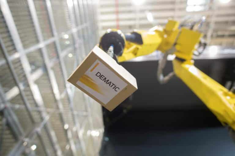 Intelligenter, mobiler, vernetzter: nächste Generation Roboter ebnet Weg zum Dark Warehouse